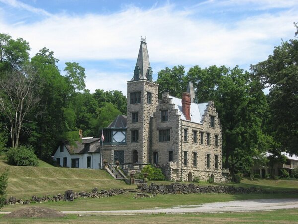 Mac-O-Chee Castle